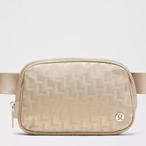 Lululemon beige 1L everywhere Belt Bag